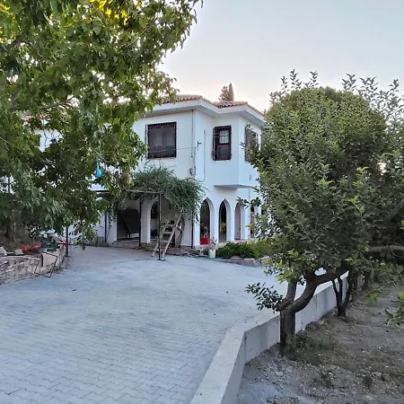 Villa Kusadasi'nda Oezel Havuzlu Kiralik Bueyuek Kusadası