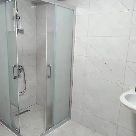 Kusadasi'nda Oezel Havuzlu Kiralik Bueyuek Willa
