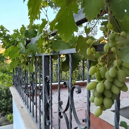Kusadasi'nda Oezel Havuzlu Kiralik Bueyuek