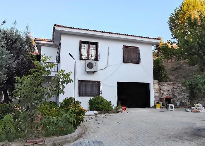 Kusadasi'nda Oezel Havuzlu Kiralik Bueyuek Kusadası