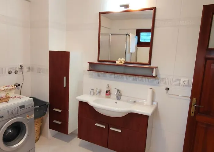 Villa Kusadasi'nda Oezel Havuzlu Kiralik Bueyuek