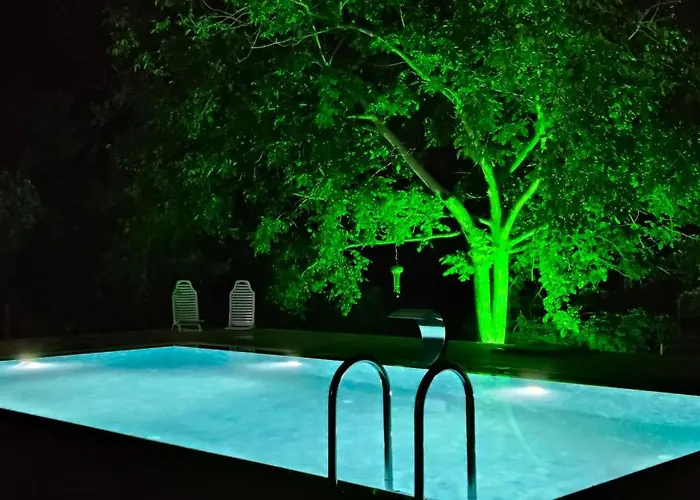 Villa Kusadasi'nda Oezel Havuzlu Kiralik Bueyuek *