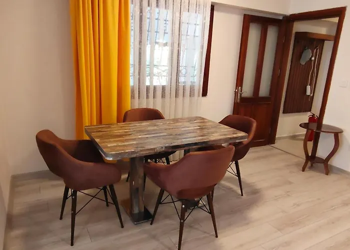 Villa Kusadasi'nda Oezel Havuzlu Kiralik Bueyuek *
