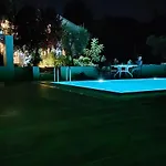 Kusadasi'nda Oezel Havuzlu Kiralik Bueyuek *