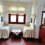 Kusadasi'nda Oezel Havuzlu Kiralik Bueyuek ヴィラ