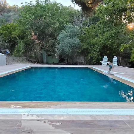 Kusadasi'nda Oezel Havuzlu Kiralik Bueyuek Вилла