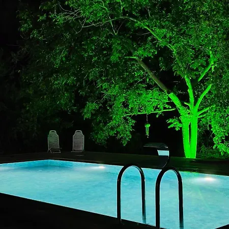 Kusadasi'nda Oezel Havuzlu Kiralik Bueyuek * Кушадасы