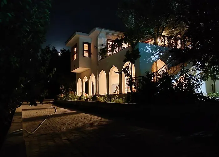 Villa Kusadasi'nda Oezel Havuzlu Kiralik Bueyuek *