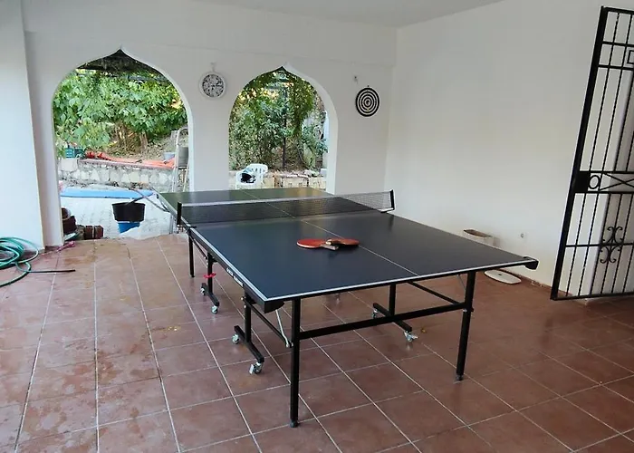 Kusadasi'nda Oezel Havuzlu Kiralik Bueyuek *