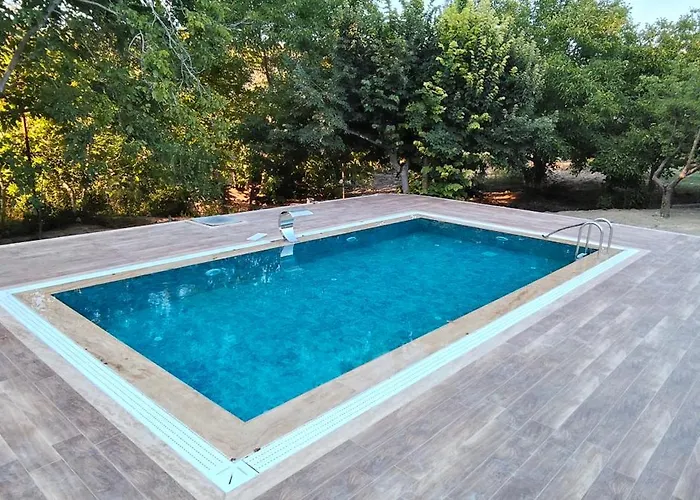 Kusadasi'nda Oezel Havuzlu Kiralik Bueyuek Kusadası