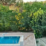 Villa Kusadasi'nda Oezel Havuzlu Kiralik Bueyuek *