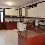 Kusadasi'nda Oezel Havuzlu Kiralik Bueyuek * Kusadasi