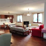 Kusadasi'nda Oezel Havuzlu Kiralik Bueyuek