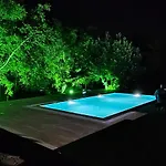 Villa Kusadasi'nda Oezel Havuzlu Kiralik Bueyuek
