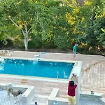Kusadasi'nda Oezel Havuzlu Kiralik Bueyuek Villa Kusadasi