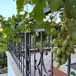 Kusadasi'nda Oezel Havuzlu Kiralik Bueyuek