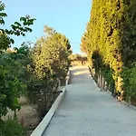 Kusadasi'nda Oezel Havuzlu Kiralik Bueyuek Villa