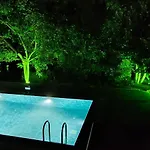 Kusadasi'nda Oezel Havuzlu Kiralik Bueyuek Villa Kusadasi