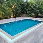 Kusadasi'nda Oezel Havuzlu Kiralik Bueyuek Kusadasi