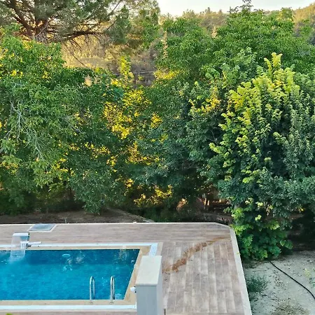 Villa Kusadasi'nda Oezel Havuzlu Kiralik Bueyuek *