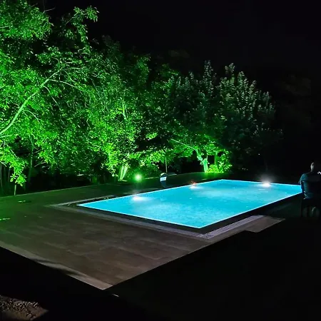 Villa Kusadasi'nda Oezel Havuzlu Kiralik Bueyuek