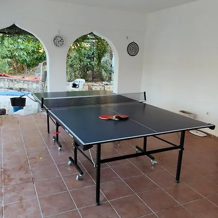Kusadasi'nda Oezel Havuzlu Kiralik Bueyuek *