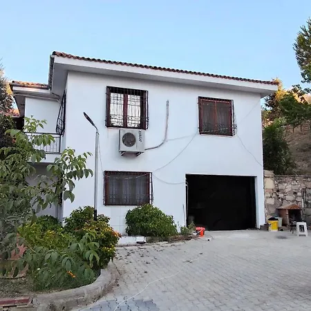 Kusadasi'nda Oezel Havuzlu Kiralik Bueyuek Kusadası