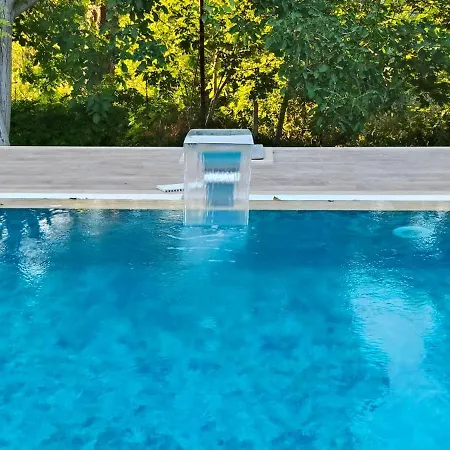 Villa Kusadasi'nda Oezel Havuzlu Kiralik Bueyuek