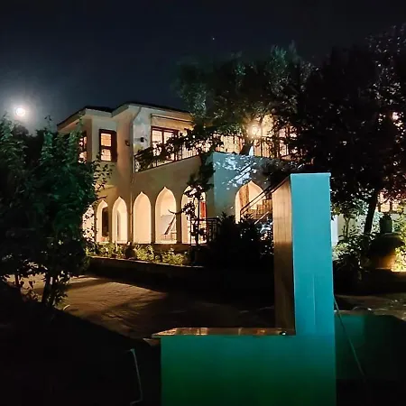 Kusadasi'nda Oezel Havuzlu Kiralik Bueyuek *