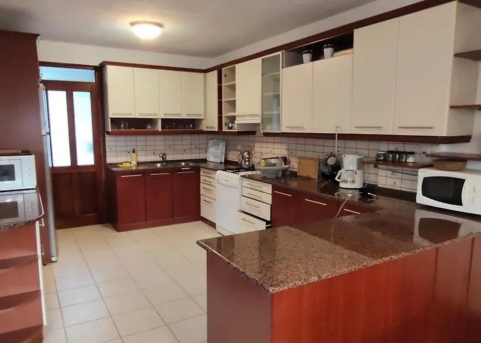 Kusadasi'nda Oezel Havuzlu Kiralik Bueyuek * Kusadası