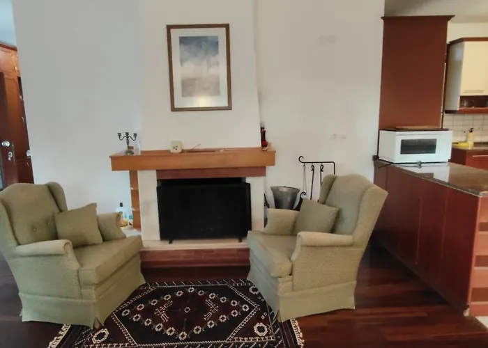 Kusadasi'nda Oezel Havuzlu Kiralik Bueyuek Vila *