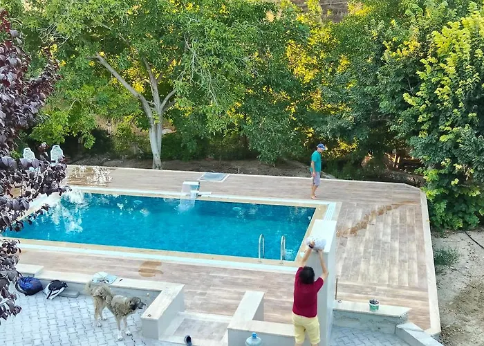 Kusadasi'nda Oezel Havuzlu Kiralik Bueyuek Vila Kusadası