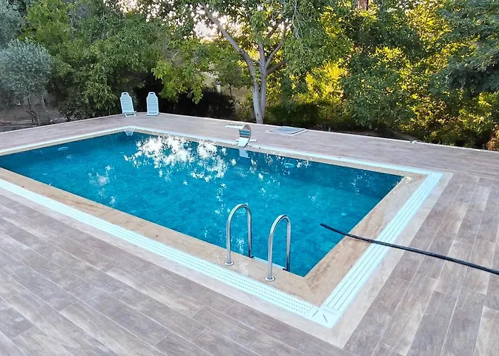 Kusadasi'nda Oezel Havuzlu Kiralik Bueyuek Kusadası