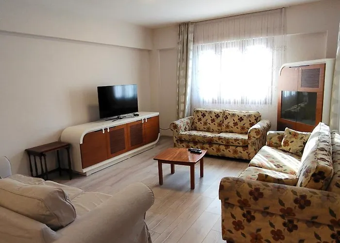 Kusadasi'nda Oezel Havuzlu Kiralik Bueyuek *