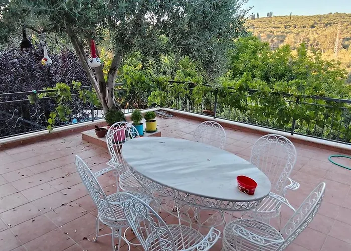 Kusadasi'nda Oezel Havuzlu Kiralik Bueyuek Kusadası