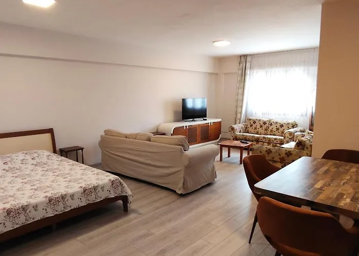 Kusadasi'nda Oezel Havuzlu Kiralik Bueyuek Vilă