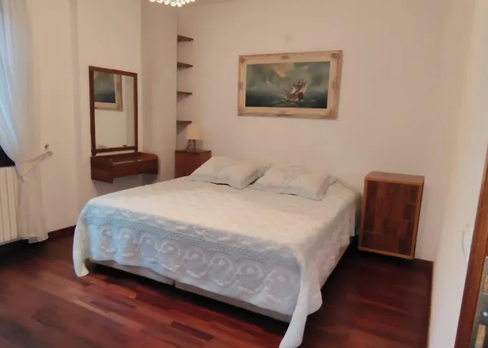 Kusadasi'nda Oezel Havuzlu Kiralik Bueyuek Vila Kusadası