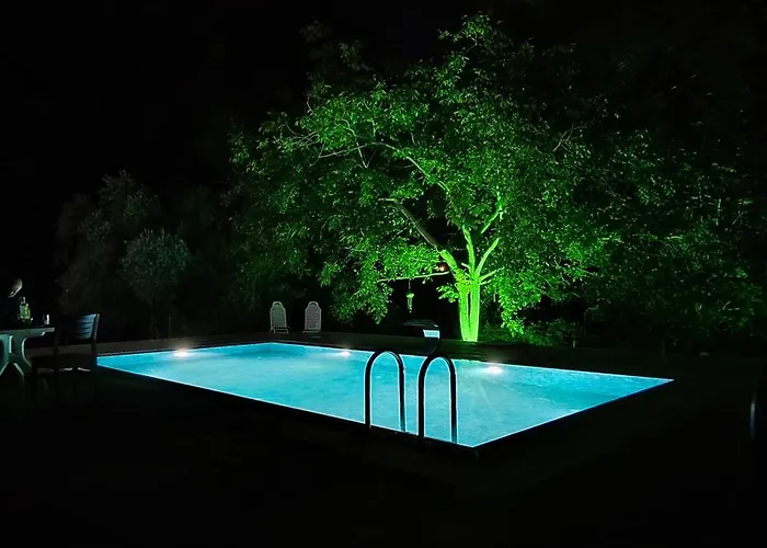 Vila Kusadasi'nda Oezel Havuzlu Kiralik Bueyuek *