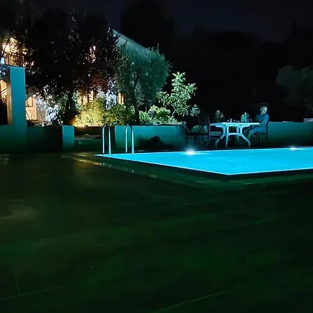 Kuşadası'nda özel Havuzlu Kiralık Büyük *