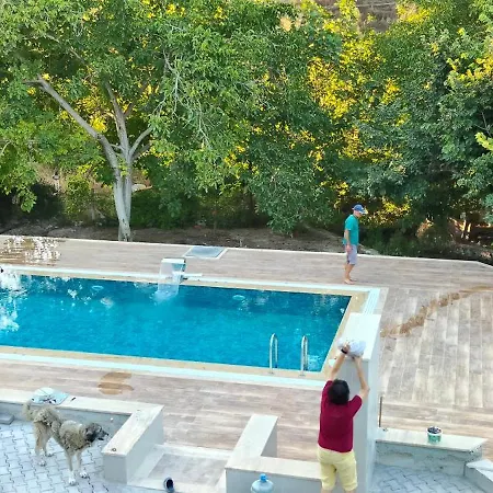 Kuşadası'nda özel Havuzlu Kiralık Büyük Villa Kuşadası