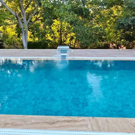 Kuşadası'nda özel Havuzlu Kiralık Büyük *