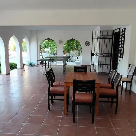 Kuşadası'nda özel Havuzlu Kiralık Büyük * Kuşadası