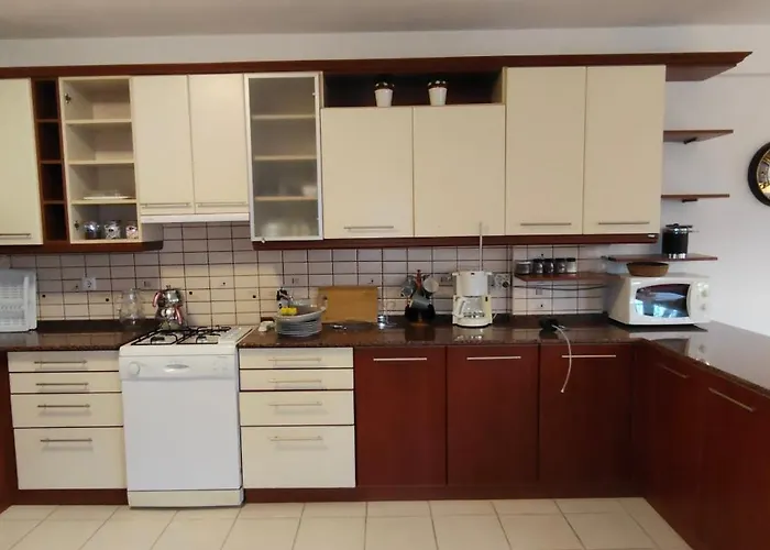 Kusadasi'nda Oezel Havuzlu Kiralik Bueyuek 빌라 쿠사다시