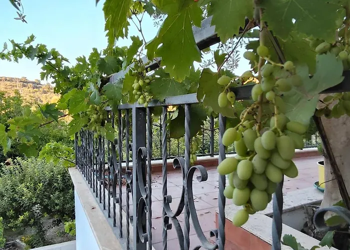 Kusadasi'nda Oezel Havuzlu Kiralik Bueyuek