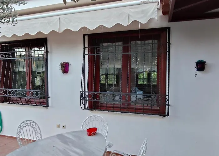 Kusadasi'nda Oezel Havuzlu Kiralik Bueyuek 쿠사다시