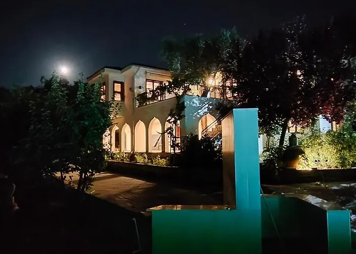 Kusadasi'nda Oezel Havuzlu Kiralik Bueyuek *