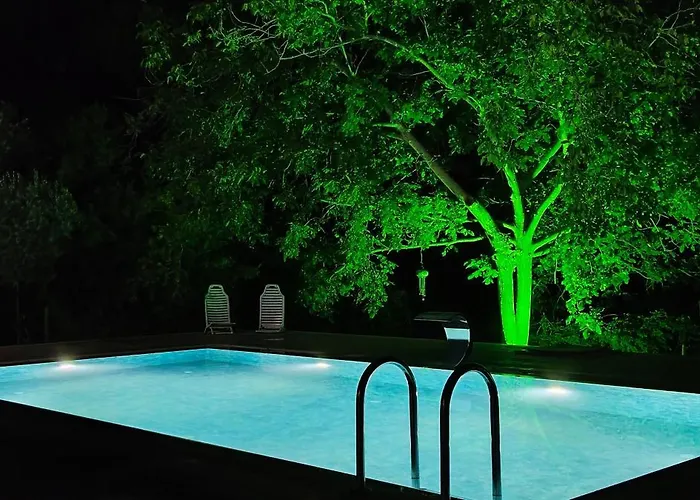 Kusadasi'nda Oezel Havuzlu Kiralik Bueyuek * 쿠사다시